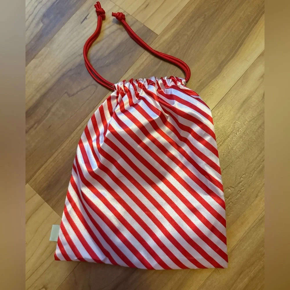 💙 4/$20 IPSY Red and White Diagnosis Striped Drawstring Bag